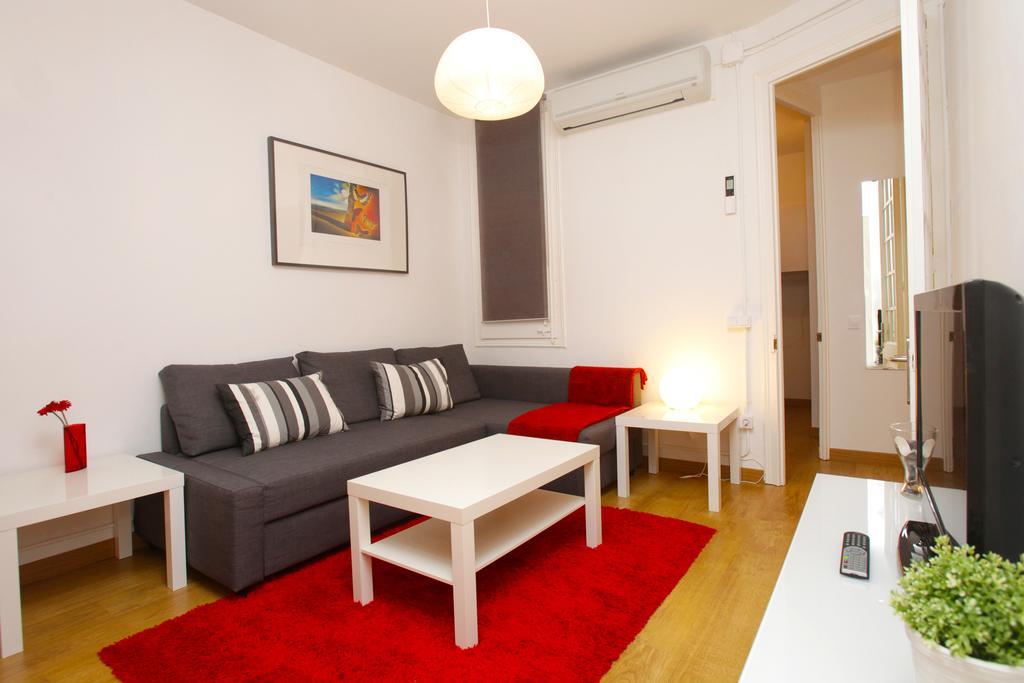 Gaudi Sagrada Familia Apartment Barcelona Ngoại thất bức ảnh