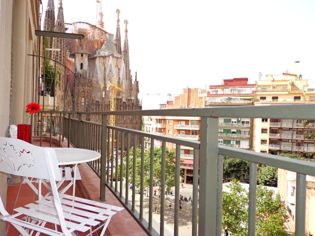 Gaudi Sagrada Familia Apartment Barcelona Ngoại thất bức ảnh